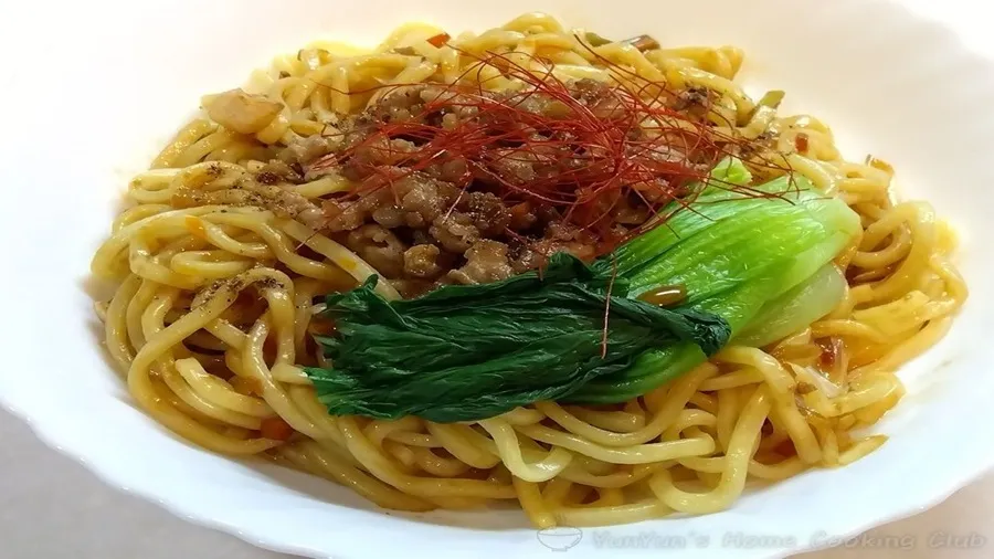 お皿に盛り付けられたビャンビャン麵。