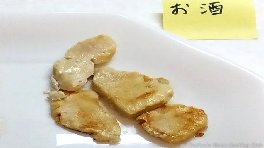 焼いた酒漬けの鶏胸肉。