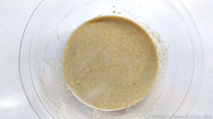 コーヒーを加えて混ぜている手順の写真