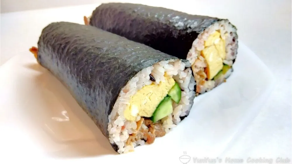 2本の恵方巻。