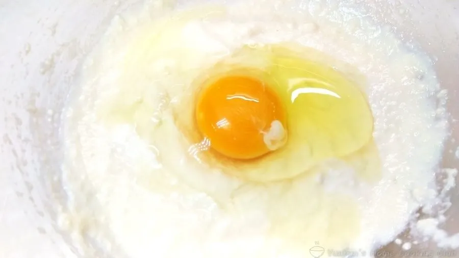 生地に加えた卵。