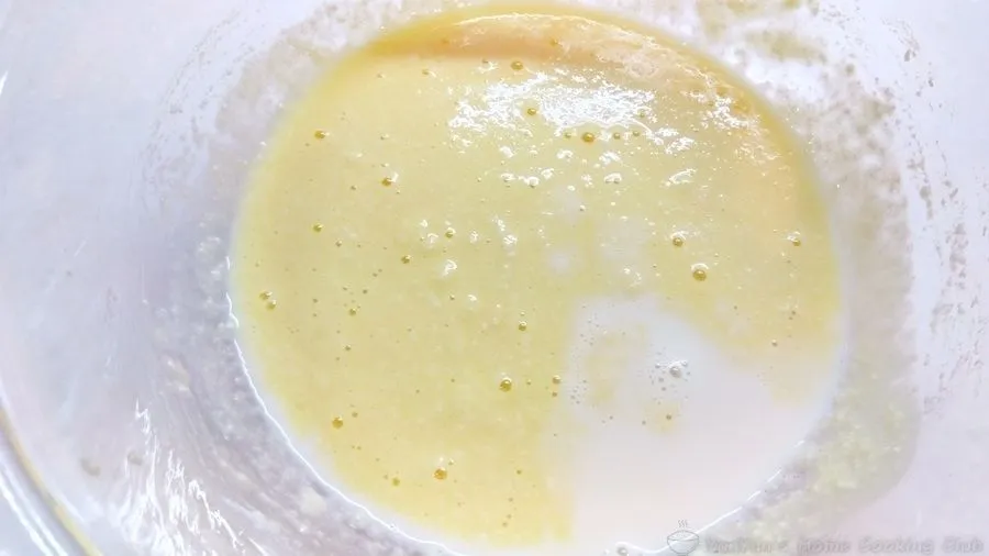 豆乳を加えた生地。
